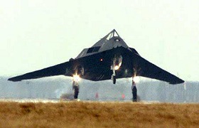 F-117 atterrissant  Aviano, 21.2.1999