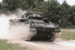 Trs mobile, le Warrior de GKN Defence atteint 75 km/h